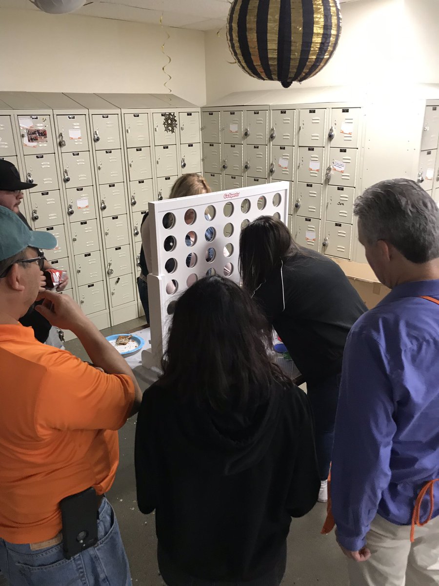 LeifHD2's tweet photo. Connect 4 is popular. #Go6964 https://t.co/eKkg7Jvah8