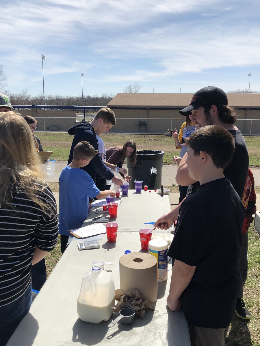 What a beautiful day to get outside and do some science with friends from  <a href="/GVHSEagles/">Grain Valley High</a> ! #FinallySpring #PhaseChangeIceCream #ChemicalMagic
