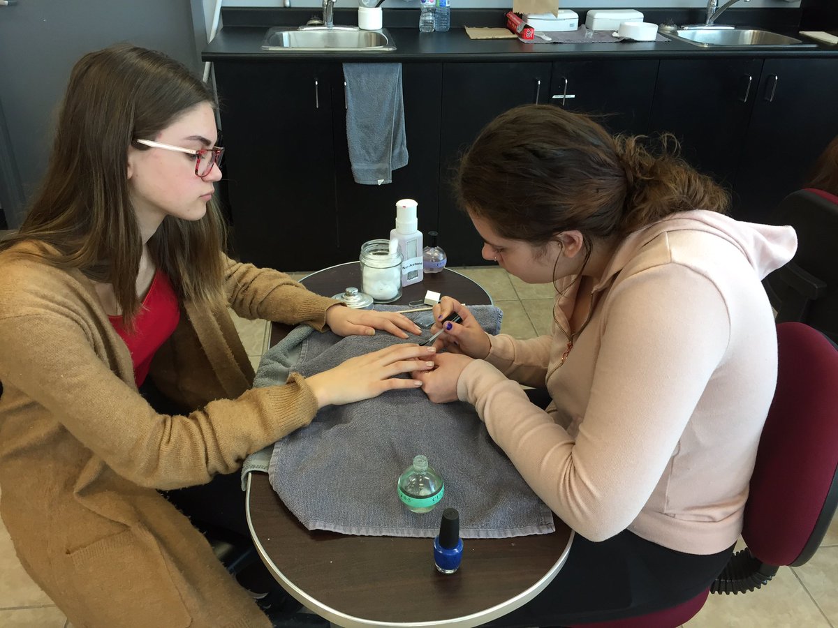 Science, chemistry and math...all part of the Aesthetic’s program at Modern College @eSSTteam <a href="/SCDSB_Schools/">Simcoe County District School Board</a> <a href="/RidgeAlgonquin/">Algonquin Ridge Elementary School</a>