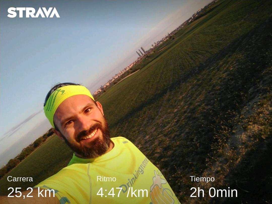 Torres_Run's tweet image. Esto es así, sacando el hueco cuando se puede, moviendo planning por cambios de última hora, aprovechando el minuto que queda en el día para seguir adelante, esto es el maratón, esto es ser corredor. #MAPOMArunners #KmsXAlimentos