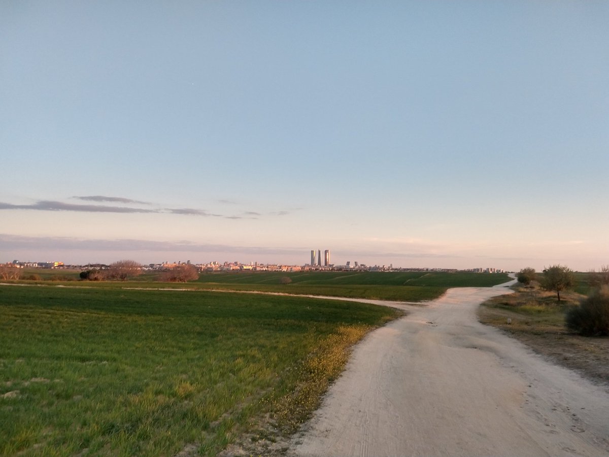 Torres_Run's tweet image. Esto es así, sacando el hueco cuando se puede, moviendo planning por cambios de última hora, aprovechando el minuto que queda en el día para seguir adelante, esto es el maratón, esto es ser corredor. #MAPOMArunners #KmsXAlimentos