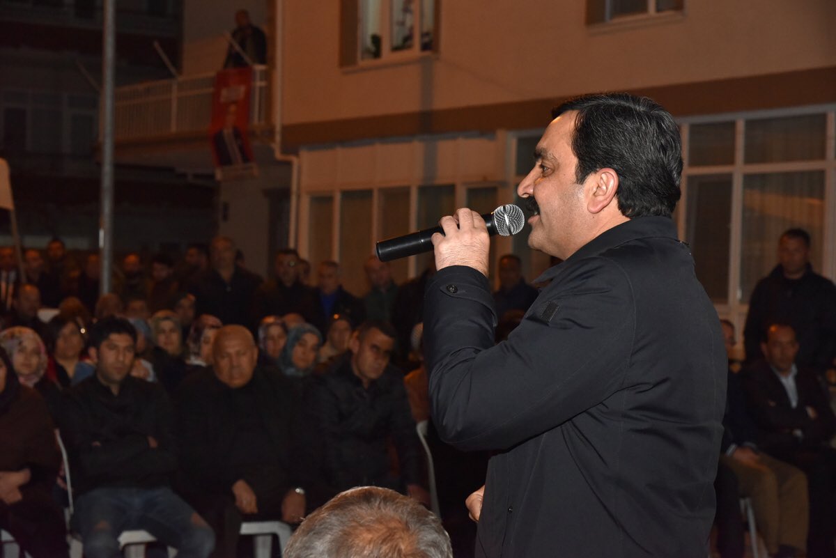 yasarbahceci's tweet photo. Bu akşam önce Ahi Evran Mahallesinde toplantımızı gerçekleştirdik, soğuk havaya rağmen katılarak Şehrimizin geleceğine önem verdikleri için çok teşekkür ediyorum, biz bu aziz millete ne kadar hizmet etsek azdır https://t.co/GfR3VZM7Jx