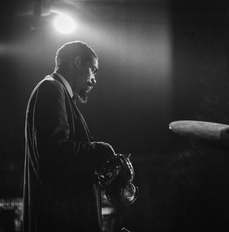 TheJazzWire's tweet photo. Eric Dolphy & Herbie Hancock Quartet - Softly As In A Morning Sunrise
https://t.co/arlnxdgD55
#Jazz #EricDolphy #HerbieHancock #EddieKhan #JCMoses https://t.co/JUSG6EmayZ