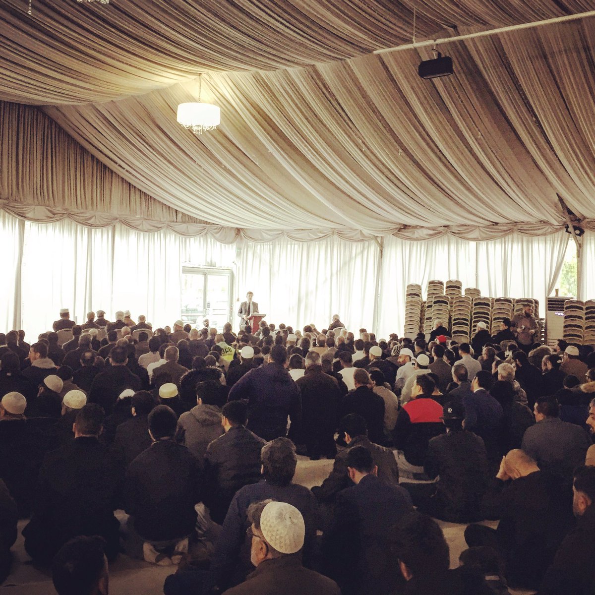 786maq's tweet photo. Thank you @AndyBurnhamGM for attending @1BMHC to speak to young people and Friday Jumma prayers assuring everyone that you will do everything in your power to tackle Islamophobia and hate wherever it comes from. @MayorofGM https://t.co/g0uexlhvoI