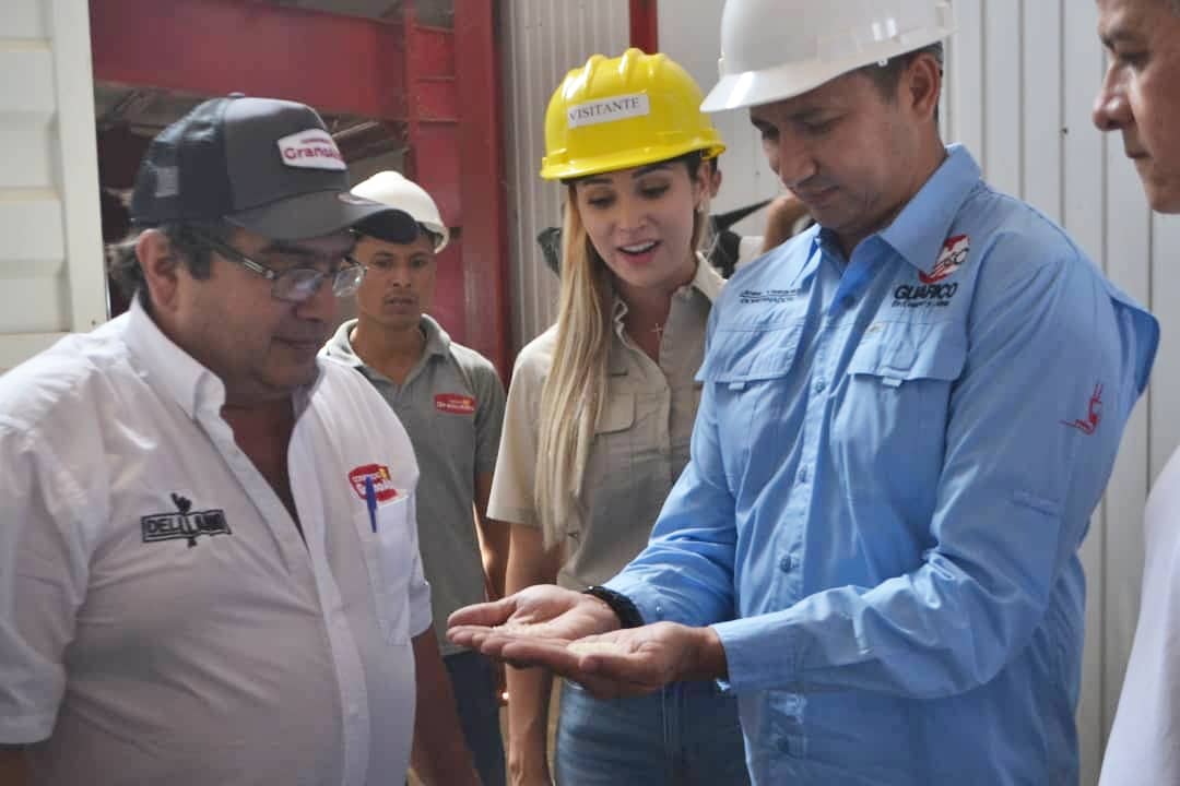 josemvasquez's tweet photo. #22Mar Hoy realizamos inspección de la Planta de Arroz Francisco Lazo Martí, será inaugurada muy pronto, con una capacidad de producción de 12mil kilos por hora. ¡Juntos Vamos a Producir!

#EnCuerpoYAlmaPorGuarico

.@NicolasMaduro https://t.co/3s8K29P273