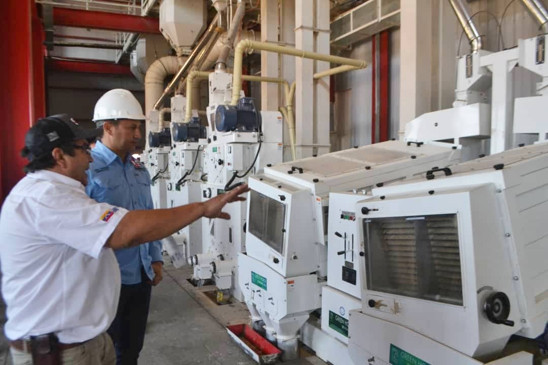 josemvasquez's tweet photo. #22Mar Hoy realizamos inspección de la Planta de Arroz Francisco Lazo Martí, será inaugurada muy pronto, con una capacidad de producción de 12mil kilos por hora. ¡Juntos Vamos a Producir!

#EnCuerpoYAlmaPorGuarico

.@NicolasMaduro https://t.co/3s8K29P273