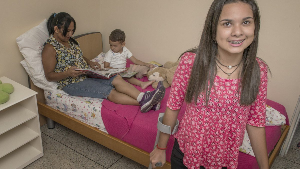 casaronaldvzla's tweet photo. Mamá / Papá: 
¿Vienes a #Caracas con tu hijo enfermo y no tienen donde hospedarse?

¡Te ayudamos! 
Tenemos 24 cuartos, cocinas, comedor, lavadoras y secadoras.

Somos vecinos del hospital #SanJuanDeDios y si nos llamas al 02129750566 te explicamos cómo quedarte con nosotros https://t.co/6J1jlKfq4B