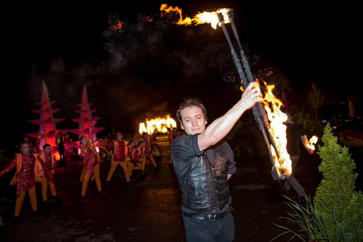 customireland's tweet photo. There was an amazing display of colour, energy and raw talent on front of the impressive @lougheskecastle last night at the #AIPCO2019 dinner! #MakeItIreland #donegalhasitall https://t.co/1N7TOAomTC