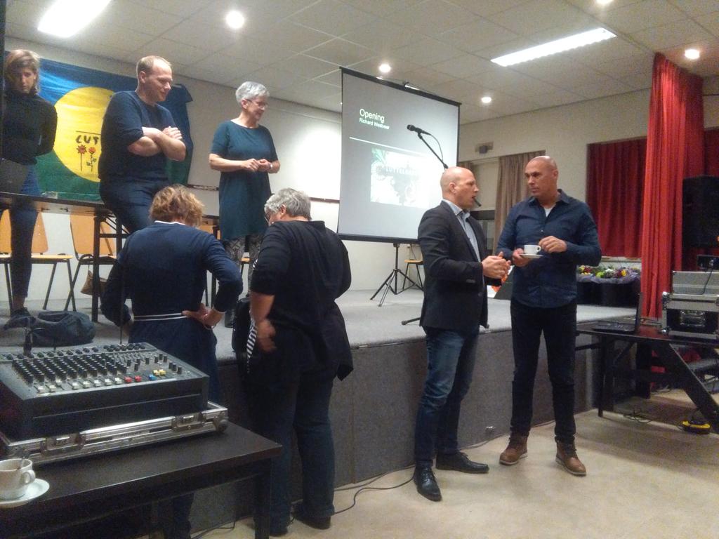 Snel nog even de laatste dingen doornemen voor onze jaarvergadering. #Luttelgeest <a href="/kj_loosman/">Klaas Jan Loosman</a>