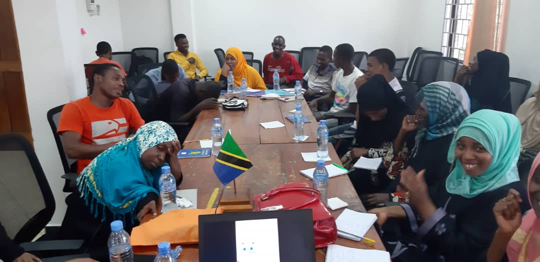TheLaunchPadTZ's tweet photo. 4000 words...
Feed the Future Tanzania-Advancing Youth
#FOWSS https://t.co/UfFlhCEm1a