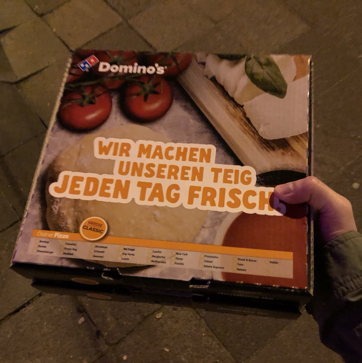 burgersareyum's tweet photo. Friday night dinner. Living 100m from #Dominos has its advantages. #lazy #fastfoodporn #fridaynight #wildlifestyle https://t.co/NySLpwVsio