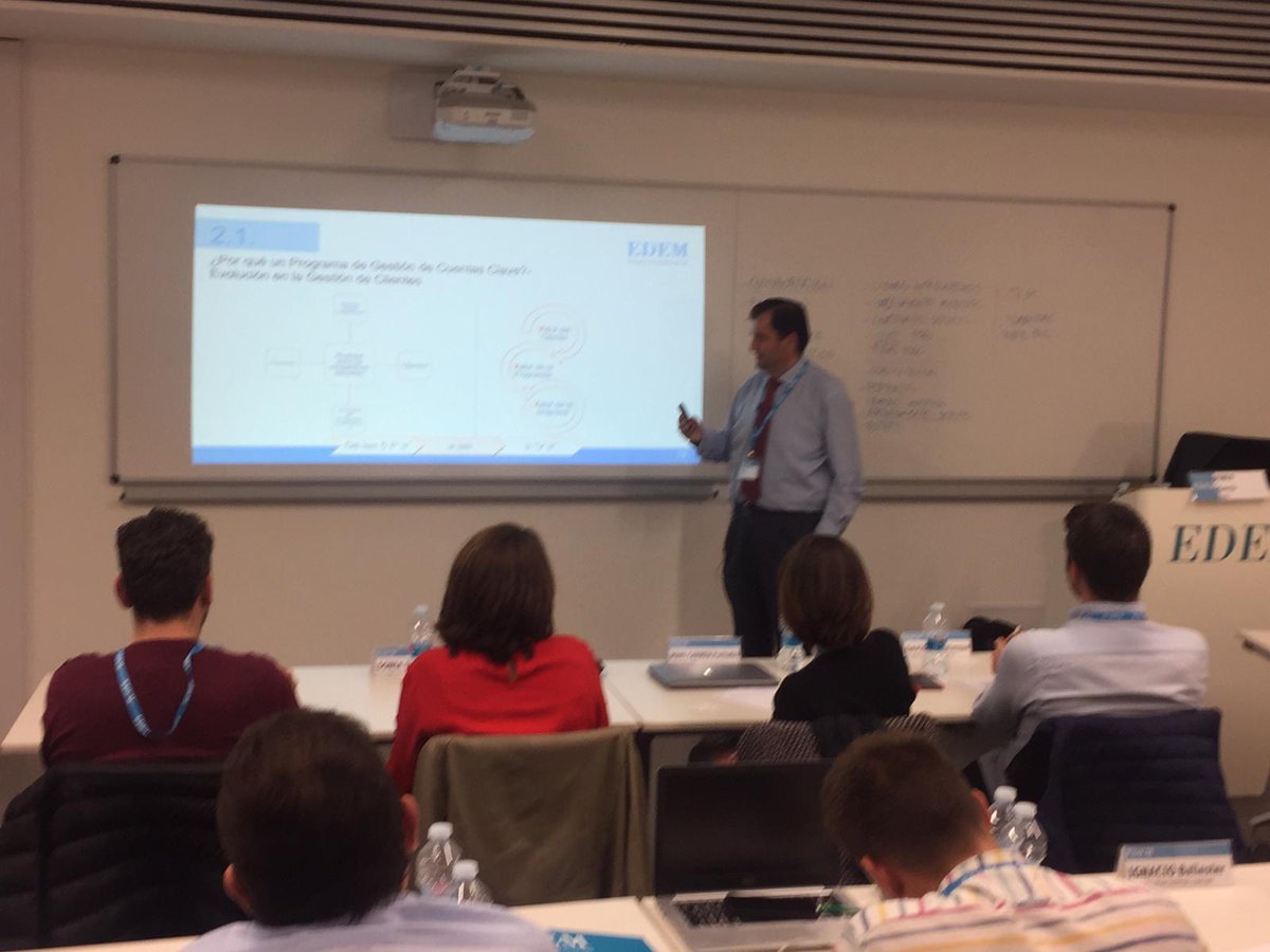 EDEMempresarios's tweet photo. 🔝 Hoy hemos contado en nuestra Formación Directiva de los #viernes con:

👉🏼#ABC de los #Superventas con Pablo García de @SGS_Spain 

👉🏼#FocusDeporte con Jordi Hernández de IMG Media

#ProfesoresEDEM #EscueladeEmpresarios https://t.co/WqJtrtisEn