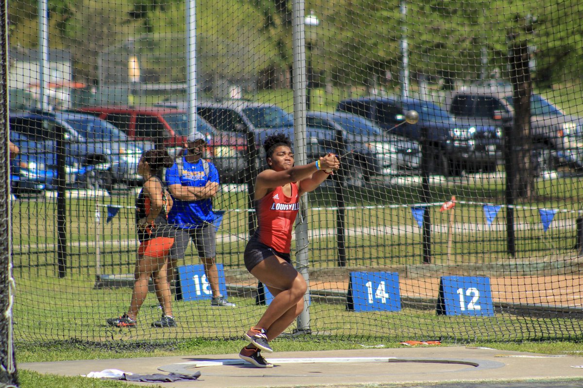 LouisvilleTFXC's tweet photo. Makenli Forrest opened up her sophomore outdoor campaign at the Victor Lopez Classic! Her 60.78m heave landed first place collegiate! #HumbleAndHungry 👏🔴⚫️ https://t.co/w0J30wy4x4