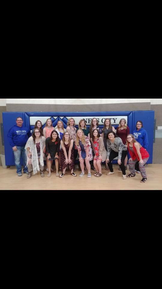 jenniferfoos's tweet photo. Good luck to the NCHS girls softball team today vs Ellinwood! Your hard work has paid off! Time to have some fun and play hard! https://t.co/zAEgscRJ86