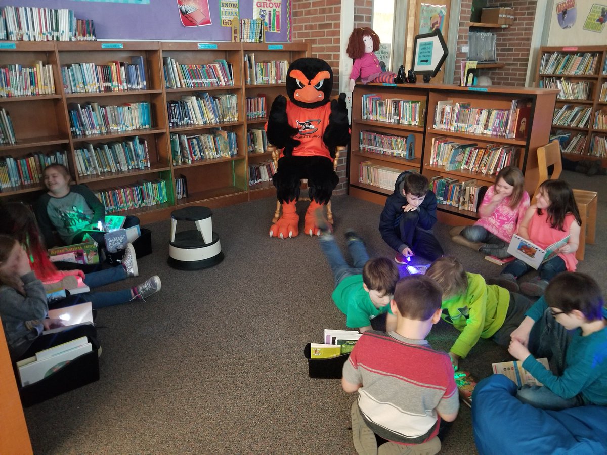CPSOrioles's tweet photo. Oriole says "Reading is Fun!"  #OriolePride https://t.co/oNSsLUC9UL