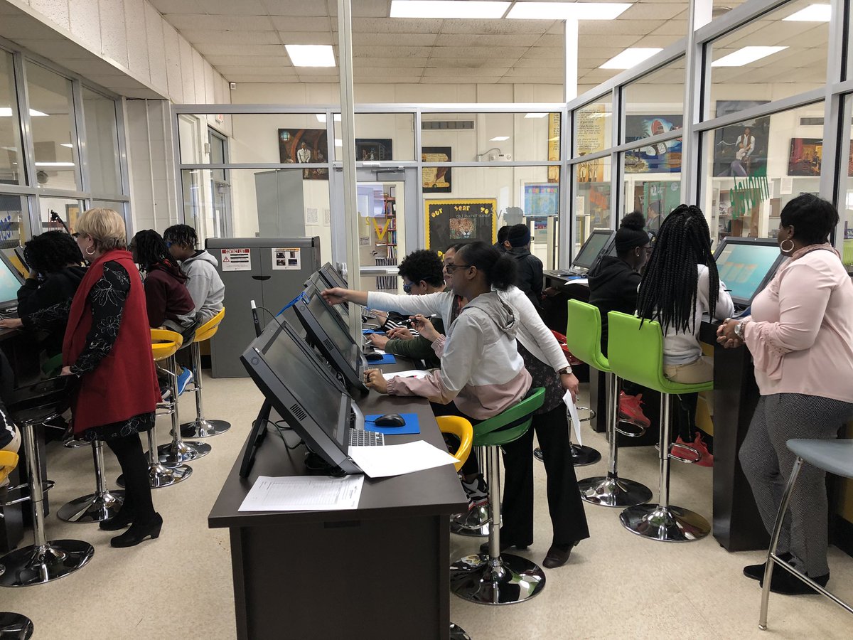 jjbullock2000's tweet photo. #VCMS #zSpaceLab #InnovativeLearning #VirtualLearning https://t.co/eDOFTbTnU2