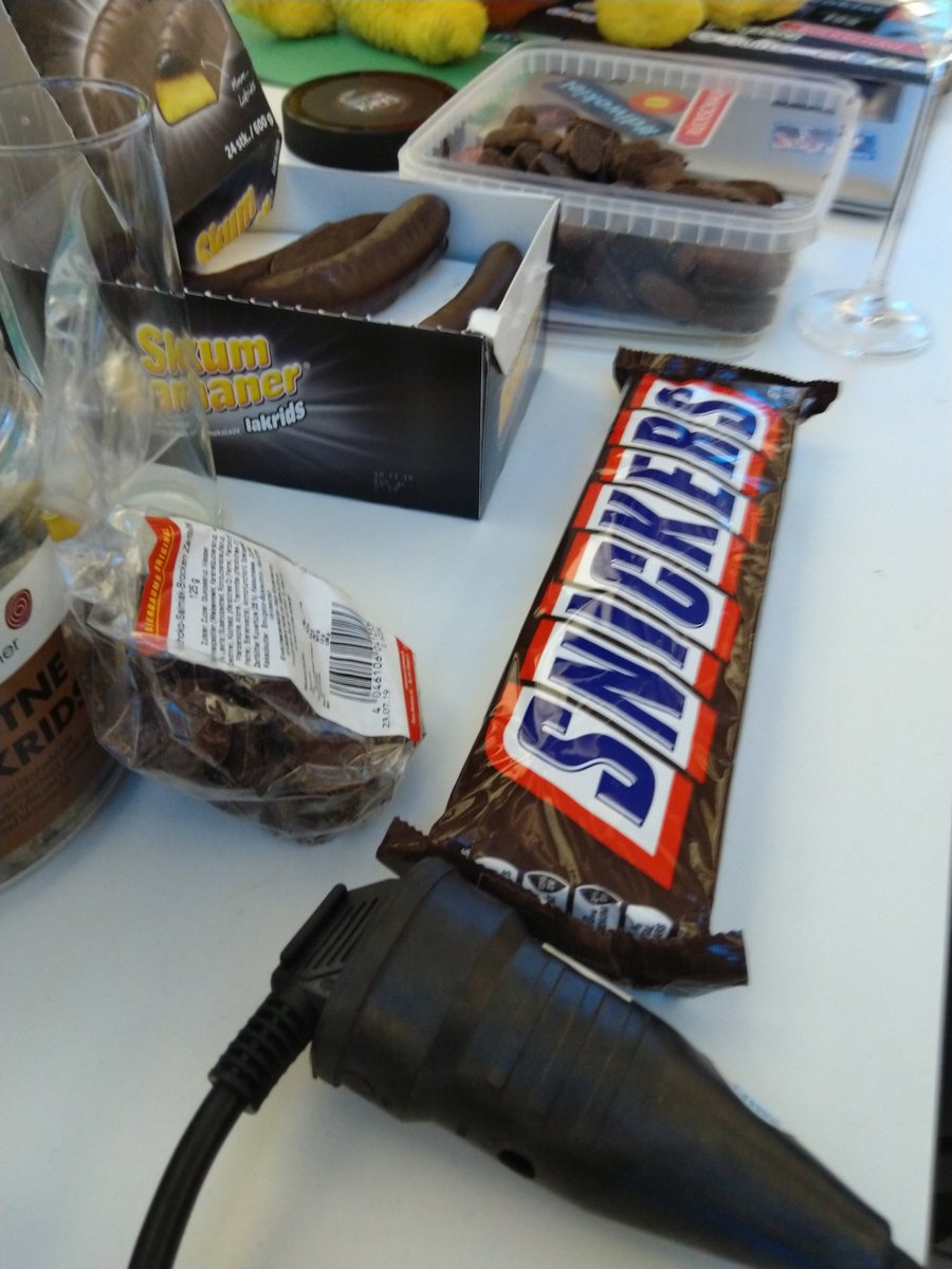 kieliscalling's tweet photo. Geil! #podluck auf der #Subscribe10 #nomnomnom https://t.co/orR1U9Yv33