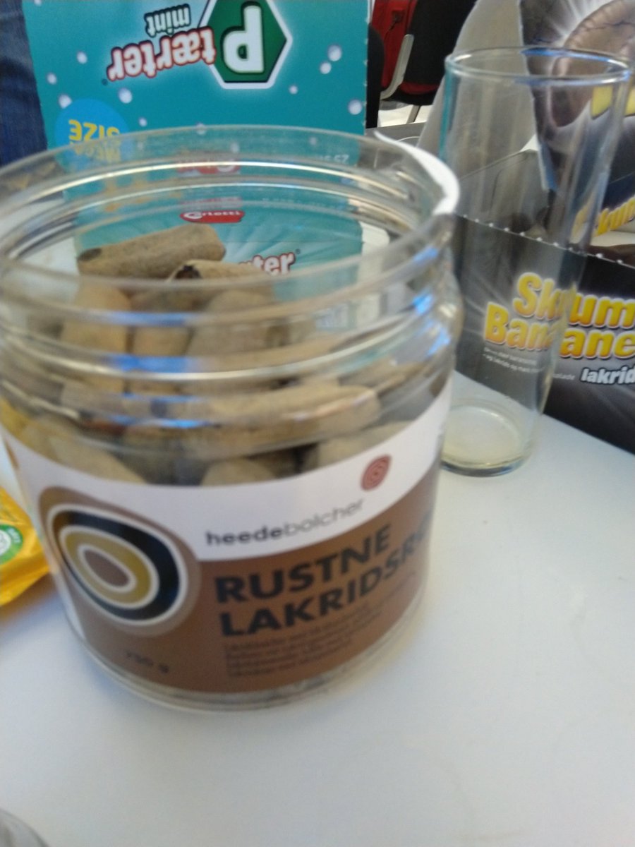 kieliscalling's tweet photo. Geil! #podluck auf der #Subscribe10 #nomnomnom https://t.co/orR1U9Yv33