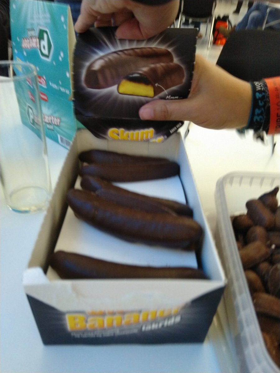 kieliscalling's tweet photo. Geil! #podluck auf der #Subscribe10 #nomnomnom https://t.co/orR1U9Yv33