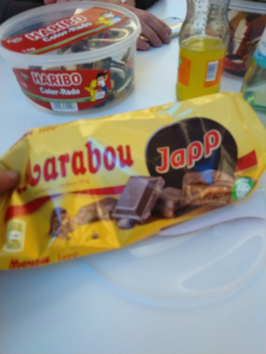 kieliscalling's tweet photo. Geil! #podluck auf der #Subscribe10 #nomnomnom https://t.co/orR1U9Yv33