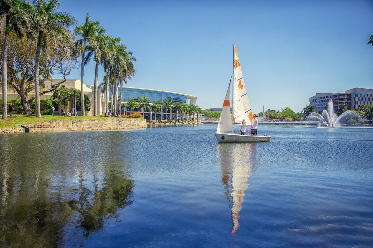 univmiami's tweet photo. It may be spring, but today feels like summer. 🙌⛵️🌴☀️ #umiami https://t.co/eJfCuwcZQy