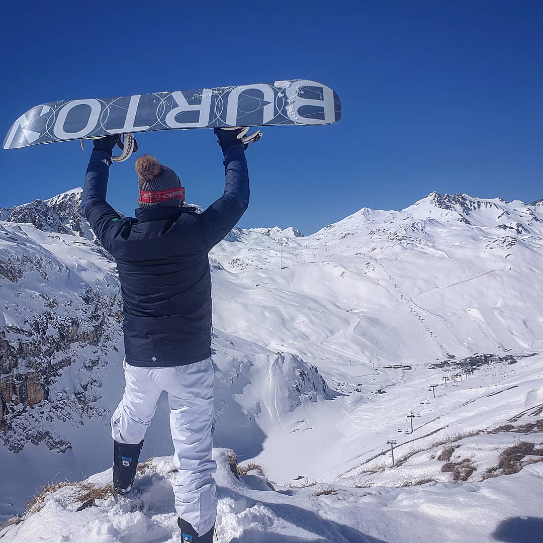 deric_tv's tweet image. Man &amp;amp; mountain. Hard to take a bad snap up here!! 🏂🇫🇷☀️ #TheWildLife #alps #snowboarding