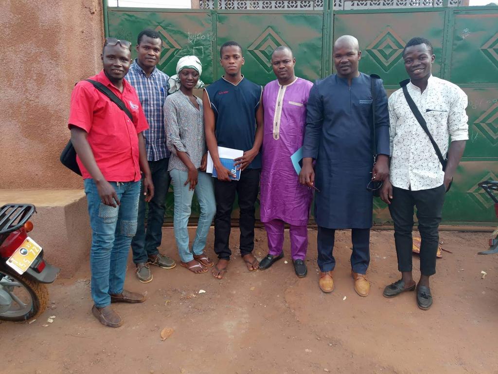 MGoudoussy's tweet photo. Après la rencontre avec la CENI, nous nous sommes rendus à Dabompa pour la validation du comité du Mouvement Le Renouveau bravo au sécrétaire général du comité M.Fébory Donzo
Le Renouveau pose ses valises à #Dabompa https://t.co/6TY9wsPhFZ