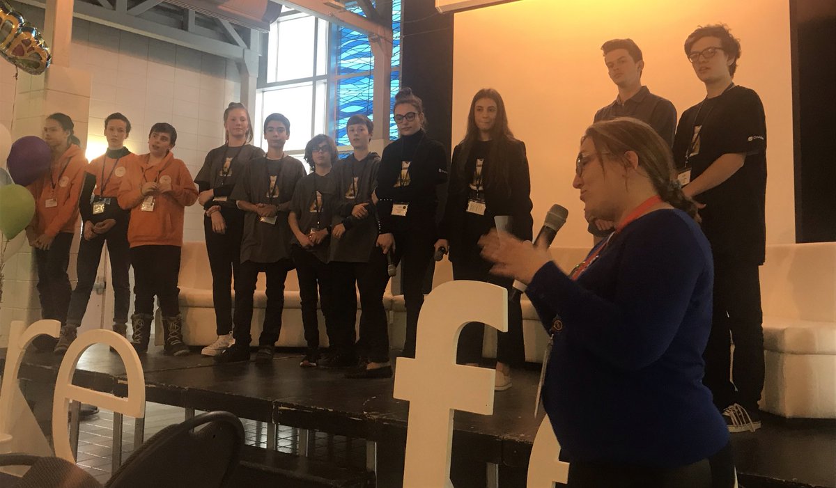 TrousseauParis's tweet photo. Fière des kids from @SchoolVincennes &amp; @Hubschool21 Adrien, Garance &amp; Roman pour leur implication, leurs 😀 &amp; leur adaptabilité en tant que reporters- journalistes du @ReferEdu 

🇨🇦🙌🏻🌎

#LearningByDoing
#ChangeMakers 

Cc @Becket6 @jmblanquer @nathcouz @IrynaIN @margaridaromero https://t.co/clnfh9A0bQ