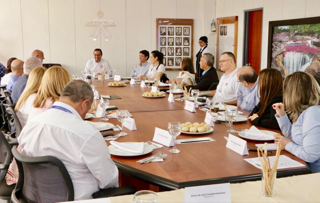 SENAComunica's tweet photo. Antioquia es una de las regionales más grandes del país, cuenta con 16 Centros de Formación que preparan y reentrenan la fuerza laboral que hace grande a la región. Sus subdirectores unifican acciones con nuestro director @EstradaCarlosM para seguir #ConstruyendoPaís #SomosSENA https://t.co/efldaK1DaQ