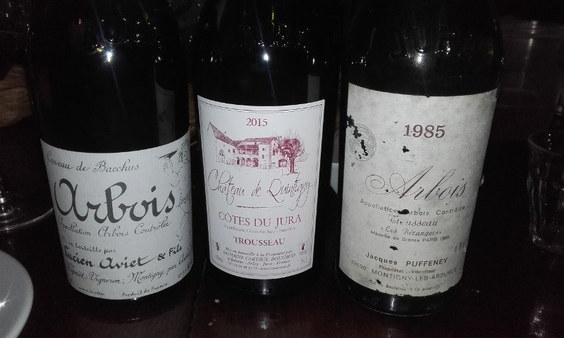 LPVien's tweet photo. Une belle sélection de vins du Jura au cercle LPV Paris ! 
 A lire sur https://t.co/5gLMHK1bfT https://t.co/53YEIPFAgp