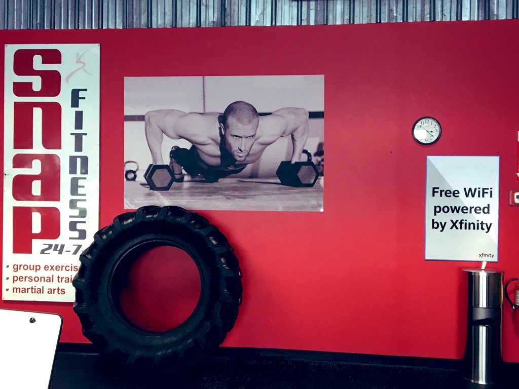 Samuel_Waltzer's tweet photo. Former Marine Sergeant Jason Mosel getting set up for his attempt to set the world record for most burpees in 12 hours- raising awareness of Veteran suicide #burpeesforveterans #knowyourvalue @ComcastVetNet @ComcastMilitary @ComcastNewEng @ValeriePallotta https://t.co/mWgNInaExO