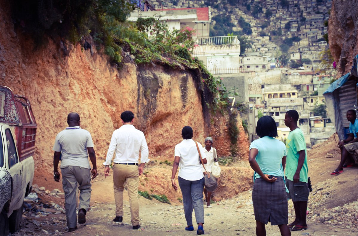 UCLBP's tweet photo. Des #évaluateurs du Programme d’appui à la reconstruction et à l’aménagement des quartiers (PARAQ) ont visités ce vendredi 22 mars 2019, les réalisations du Programme #AIQIP dans les quartiers de #Martissant et de #Baillergeau. @anna_lipchitz @diac13 @nouvelliste @MCHaiti https://t.co/fyQmmNMAbX
