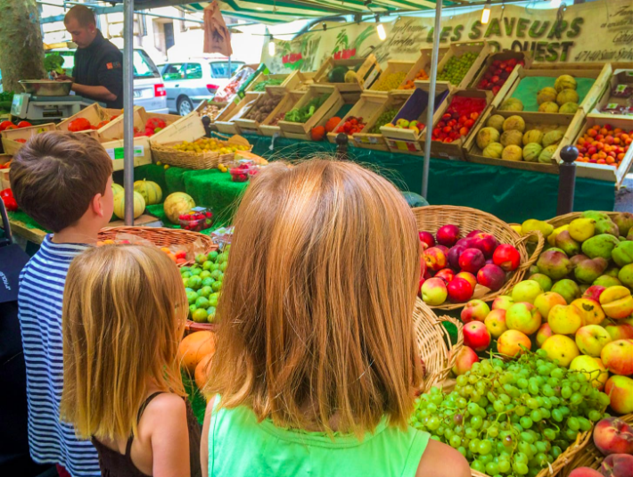 lpkids's tweet photo. Tiny taste buds on tour: 10 foodie experiences kids will love, featuring recommendations from the kids of  @TravelBabbo @globalmouse1 @smithsholiday @tgruber @FullSuitcase https://t.co/fwEY5mR5Sc https://t.co/jMSmbMKgPl