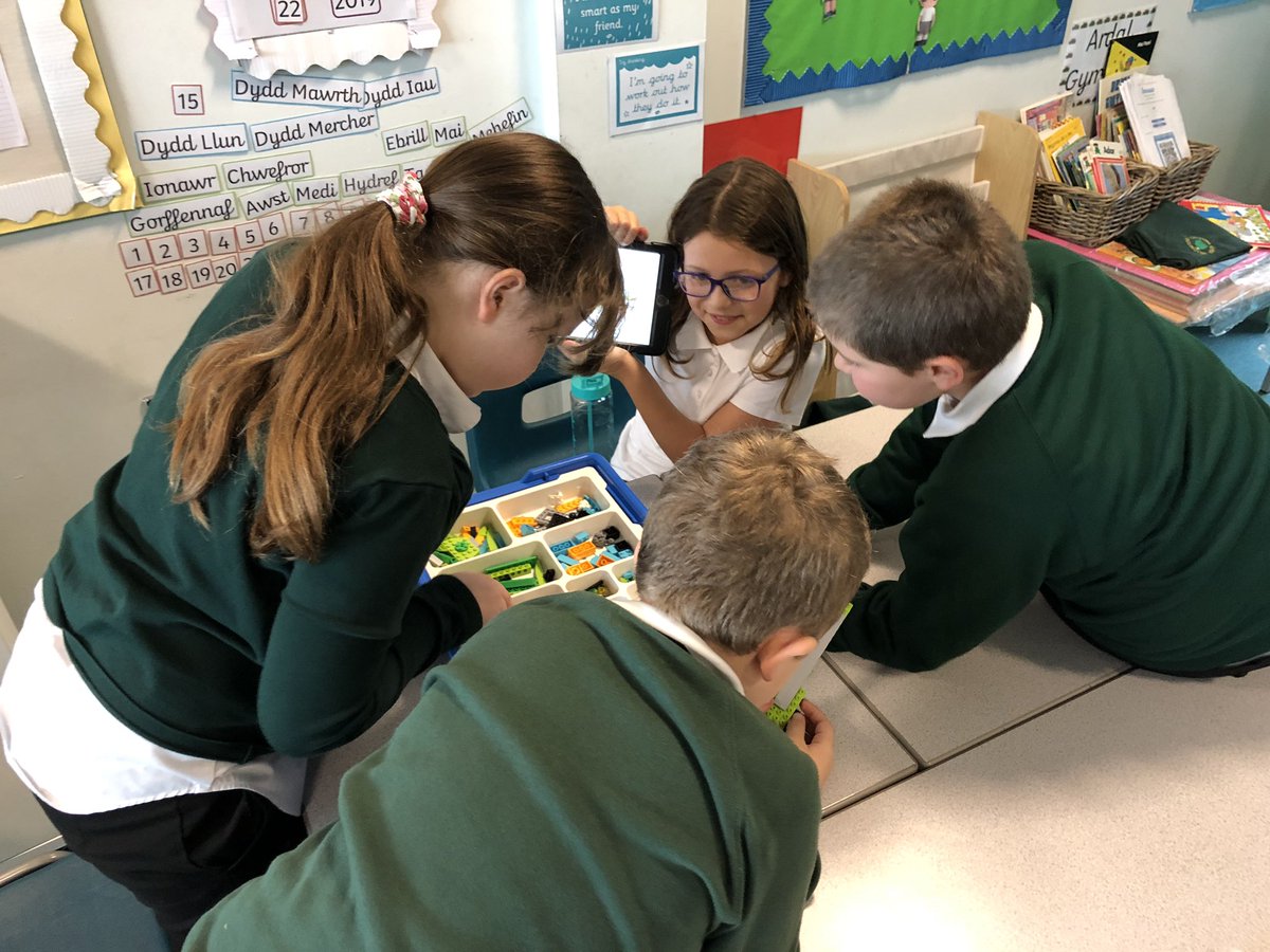 WPSYr4Melyn's tweet photo. Another great Lego session today - lots of collaboration! #collaborativecariad #WPSSTEM #WPScoding @WillowtownPri @EdenEdCentre @TheEdenCentre https://t.co/HmtRFSJbKG