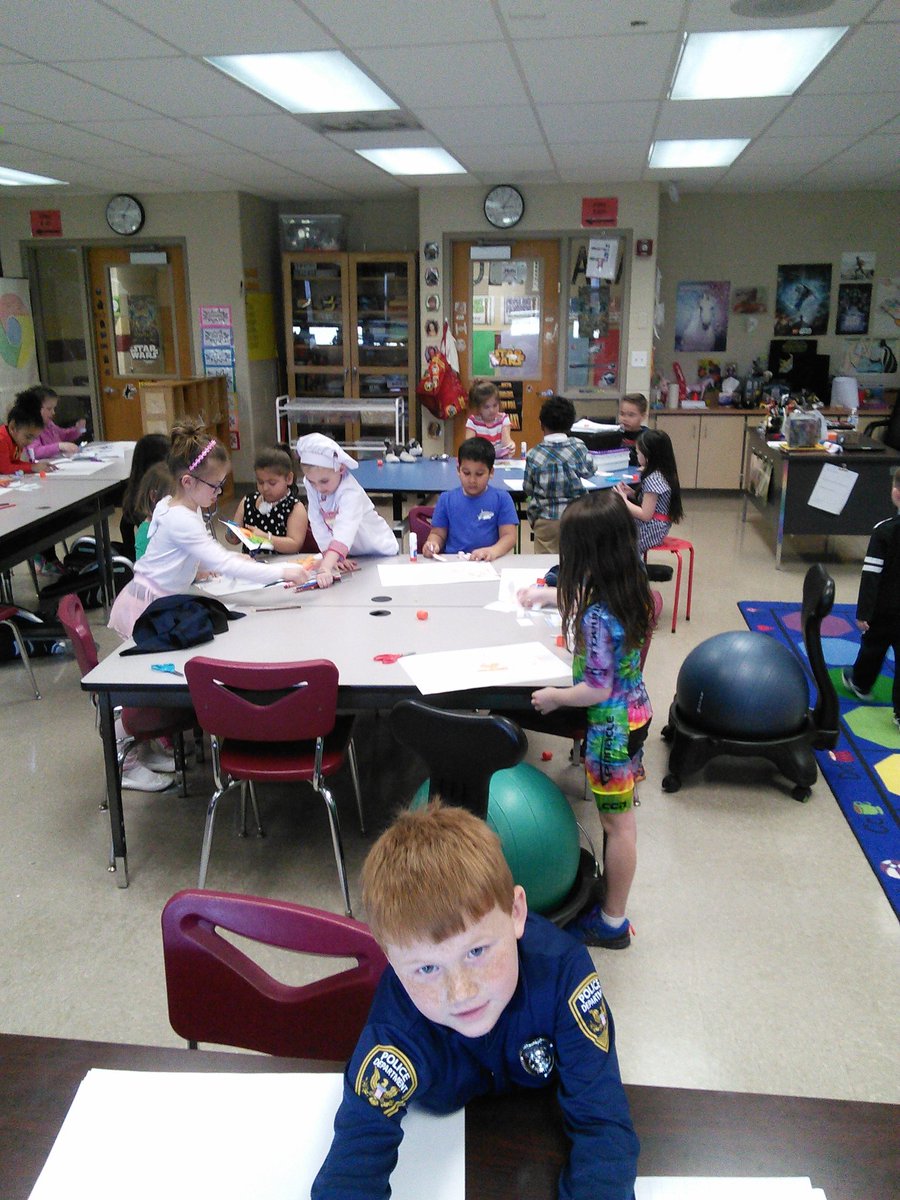 DiscoveryWH's tweet photo. Today kindergarten students showcased their creativity by designing puzzles and putting back the way they want it to look! #4Cs #discoverywsd #discoverywh #WilsonSD https://t.co/3fIvER2BJf