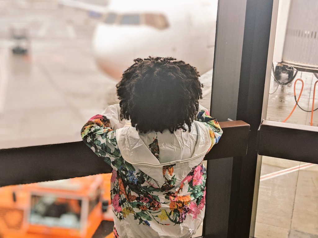 leslysimmons's tweet photo. Love when a 7am flight
Gets delayed til 5
And I'm with a 6 year old 🙄
#SpringBreakHaiku
#vacation https://t.co/49O1og9tMR