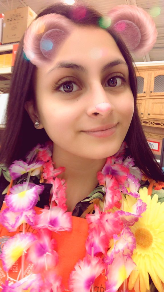 ApplianceAri's tweet photo. Am I eating these because I like them or because they’re pink?? Either way, happy success sharing week!!! #Hawaiian @Homedepot8918 https://t.co/i8vAltm7KK
