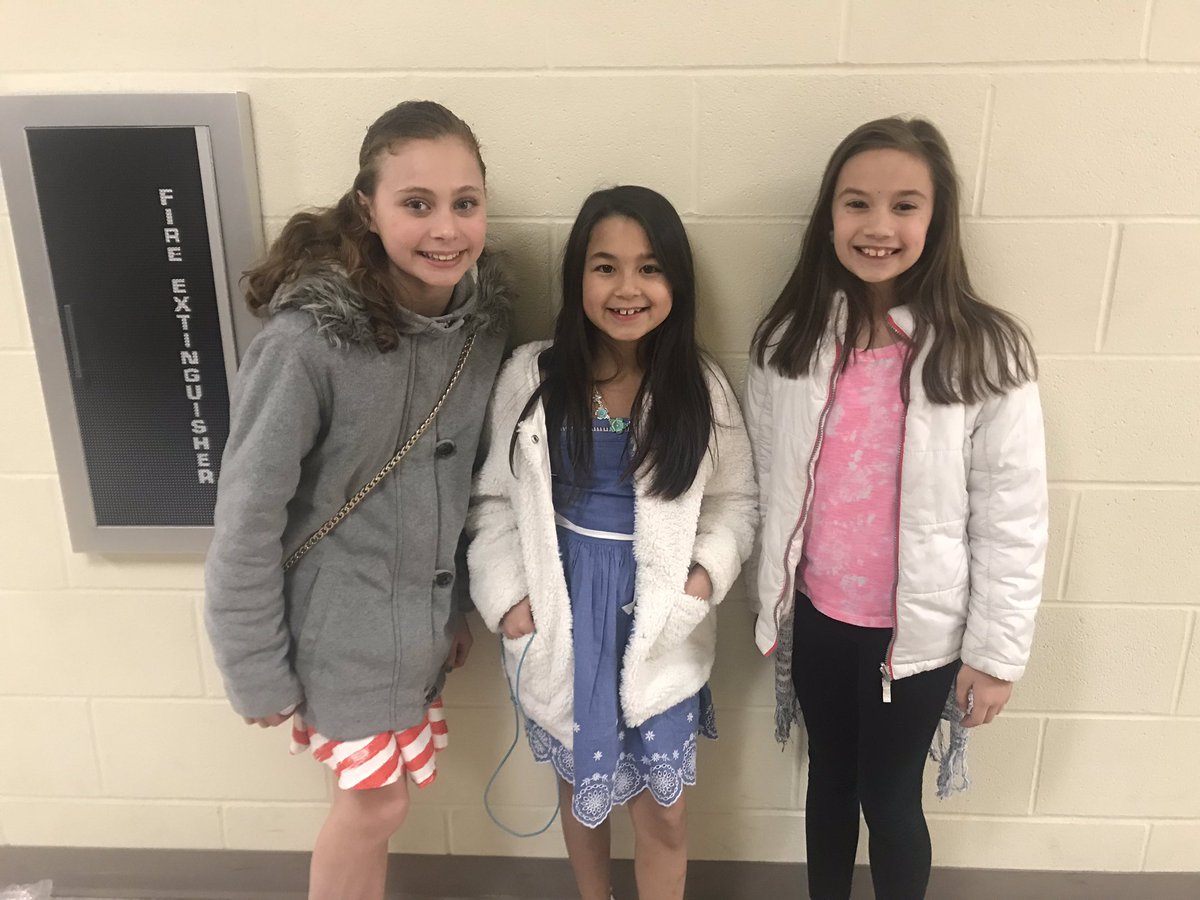 CoachCahill230's tweet photo. The minis! #futuregymnasts https://t.co/oid243bEvM