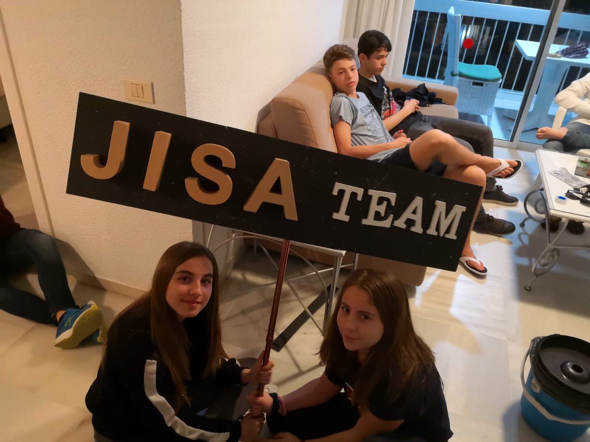 GroupJisa's tweet photo. ¡Haciendo los últimos retoques para la gran final! https://t.co/pnR76FsrZ4
