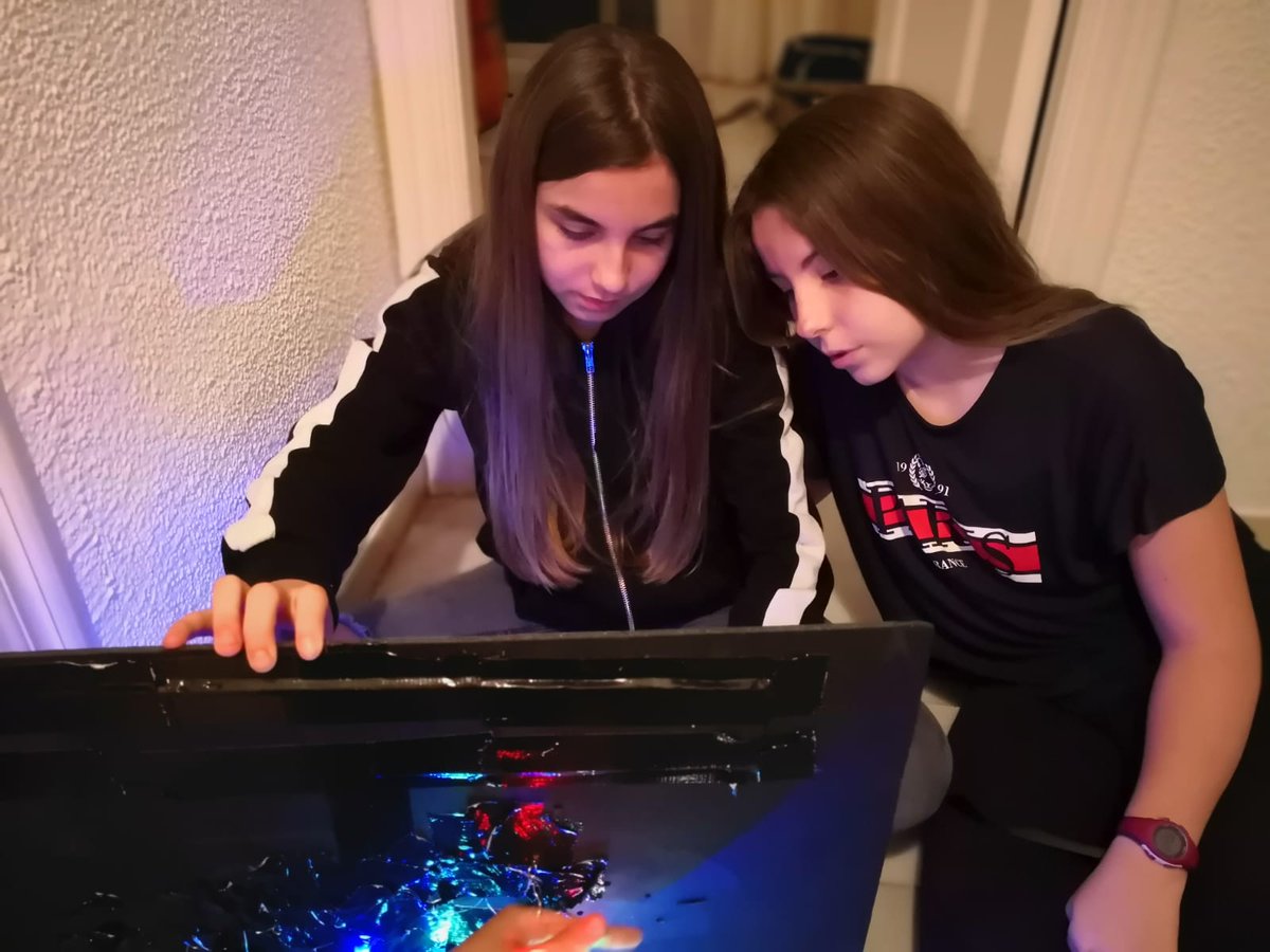 GroupJisa's tweet photo. ¡Haciendo los últimos retoques para la gran final! https://t.co/pnR76FsrZ4