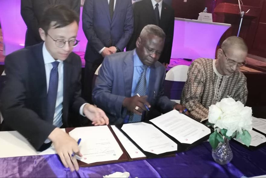 MENC du Mali (@mencmali) on Twitter photo Le <a href="/MENCMali/">MENC du Mali</a>, en partenariat avec celui de l’Education Nationale et la Société Huawei Technologies Mali, a lancé hier jeudi 21 mars à Bamako, le programme «Talents TIC Mali».
300 étudiants et 30 enseignants seront formé.
<a href="/AMT_ML/">Arouna Modibo TOURÉ</a>
<a href="/Huawei/">Huawei</a> Le <a href="/MENCMali/">MENC du Mali</a>, en partenariat avec celui de l’Education Nationale et la Société Huawei Technologies Mali, a lancé hier jeudi 21 mars à Bamako, le programme «Talents TIC Mali».
300 étudiants et 30 enseignants seront formé.
<a href="/AMT_ML/">Arouna Modibo TOURÉ</a>
<a href="/Huawei/">Huawei</a>