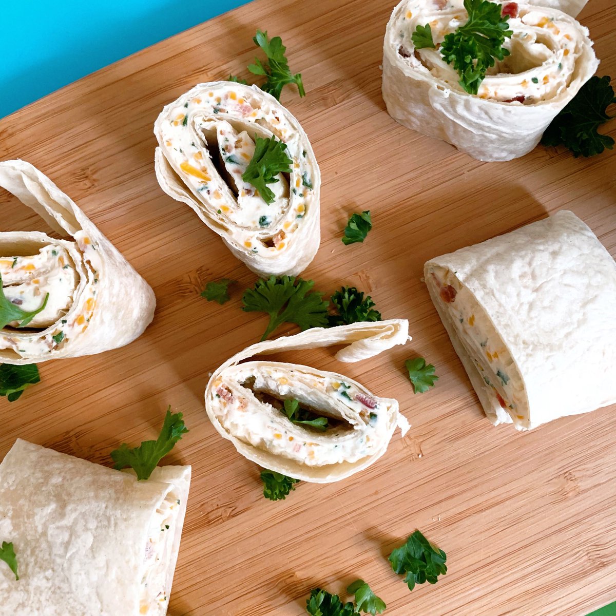 pinkonthecheek's tweet image. #ad What CAN'T you put #HiddenValleyRanch seasoning on? I love to sprinkle it on my popcorn, add it to meatloaf, and make Cheddar Bacon Ranch Pinwheels. @HVRanch buff.ly/2FqL1dn