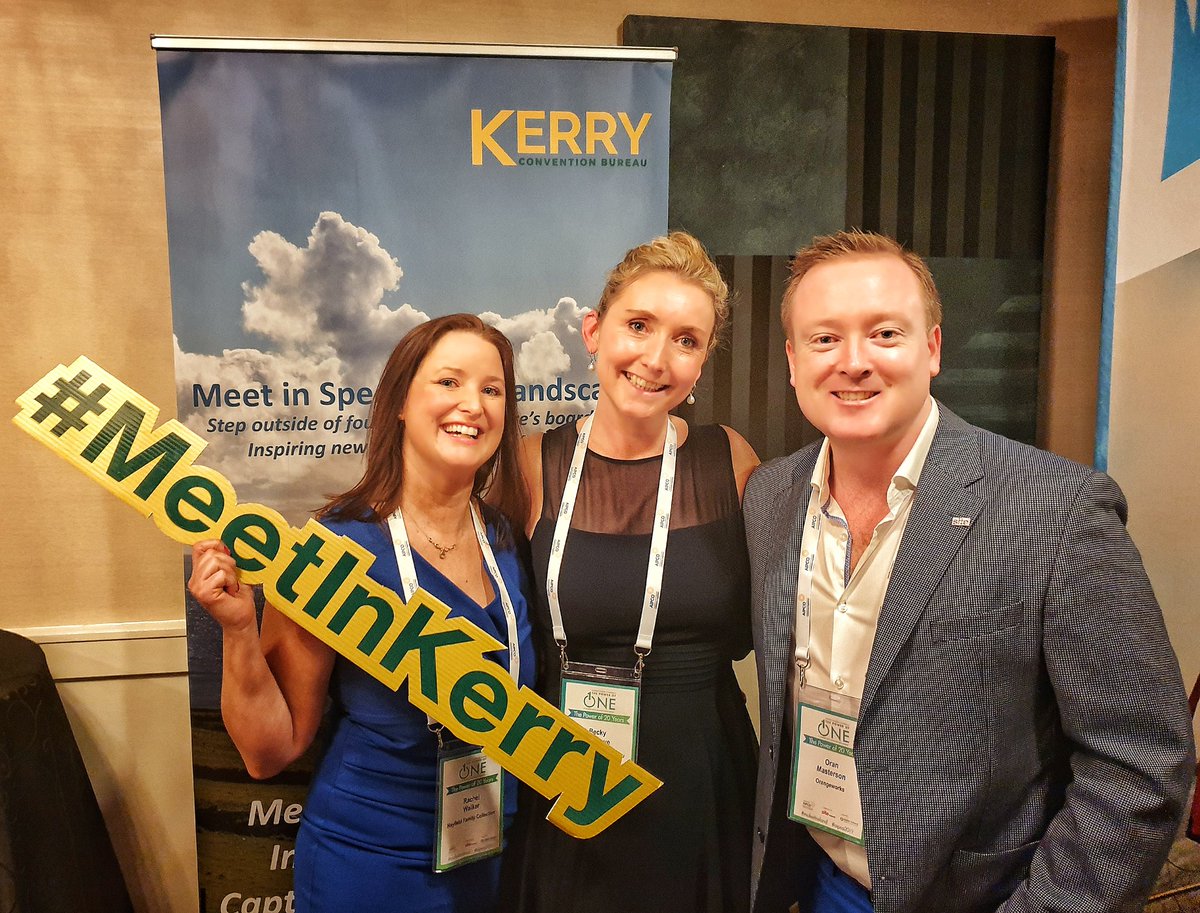 KCBKerry's tweet photo. Always a pleasure to catch up with those #TeamKerry members not based in the Kingdom! Such a fun night, enjoying the amazing hospitality &amp; entertainment laid on by #AIPCO2019
#TeamDonegal &amp; all the @lougheskecastle team in such a spectacular setting 🙏🍾☘ #MakeItIreland https://t.co/bvhS5ZcjtK