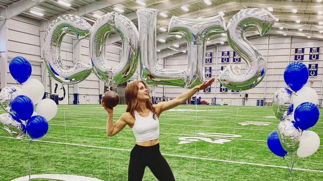 ByHeatherLloyd's tweet photo. This week, 47 finalists are chasing their dream of becoming a @Colts cheerleader. Among them, a pair of sisters and a fourth-generation auctioneer.
βWeβre each otherβs supporters.β
#CCNextChapter
https://t.co/ztvVJqIKQT https://t.co/OJxFYH0wDn