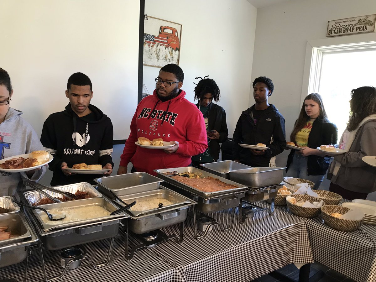 ChristiWenger's tweet photo. Amazing day with these kids!! Moose Cafe, Farmers Market, Whole Foods and GTCC culinary program!! #PantherPride @ChristyHensley3 @RyanDMoody1 https://t.co/PB4wBPuiml