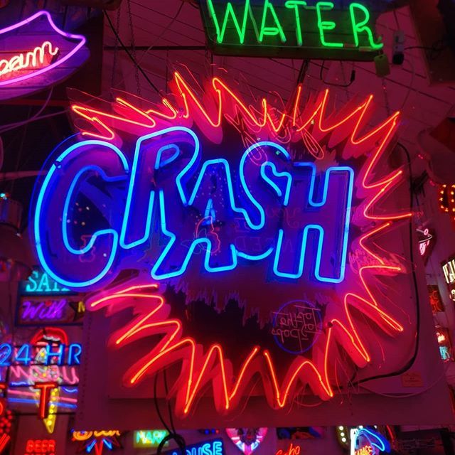 velorant's tweet photo. I don't want to crash out of the European Union so I'll be marching tomorrow... #remain #neon #lightart #walthamstow #london https://t.co/CPGyNpogd2 https://t.co/EnLILKKZXP