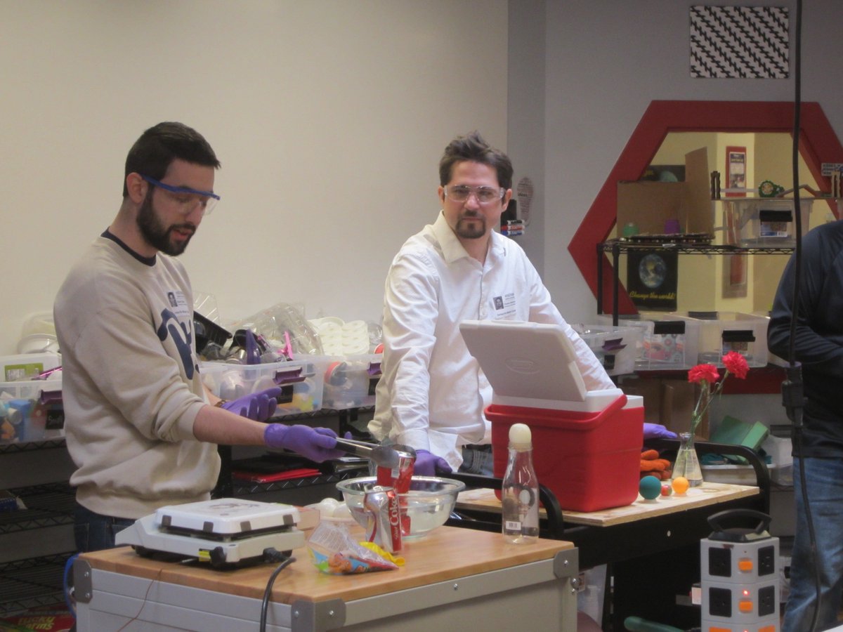 BaylesTaryn's tweet photo. CHE 613 Outreach Projects have begun! Fun visit to Dorseyville Middle School @FCASD with Bernoulli, ideal gas law and liquid nitrogen activities! #STEM #itisgoodtobecheme #chemerocks @PittEngineering @ChemePitt @PittChemEugrad https://t.co/z8vNMWiH1T
