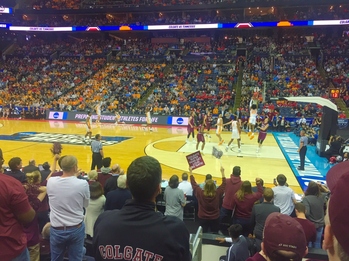 OMGmere's tweet photo. #MarchMadness 
Play Of The Game❗️
Colgate Vs Tennessee https://t.co/m4UdAwVfoA