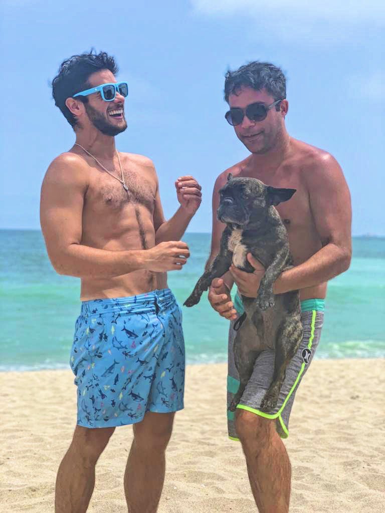 AndresWieseR's tweet photo. “Two and a half men” con @schullerrenzoof e Igor 🐶. Día de playa con buenos amigos 😎☀️🌊!!! #Playa #Amigos #Igor❤️ #ElColorDelMar🙌🏼 #ChauVerano https://t.co/Oj4Dxm7fYZ