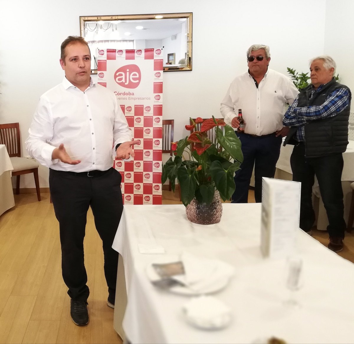 AJECordoba's tweet photo. Gracias a nuestros empresari@s por hacerlo posible. Éxito en #BeerworkingAJECordoba hoy en @Hotel_Abadi   #somosAJE https://t.co/j3vCllOhYT